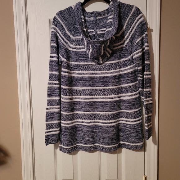 Winter Sale NWT Tommy Bahama Pullover Long Sleeve Sweater with Hood Size S/P - Picture 2 of 4